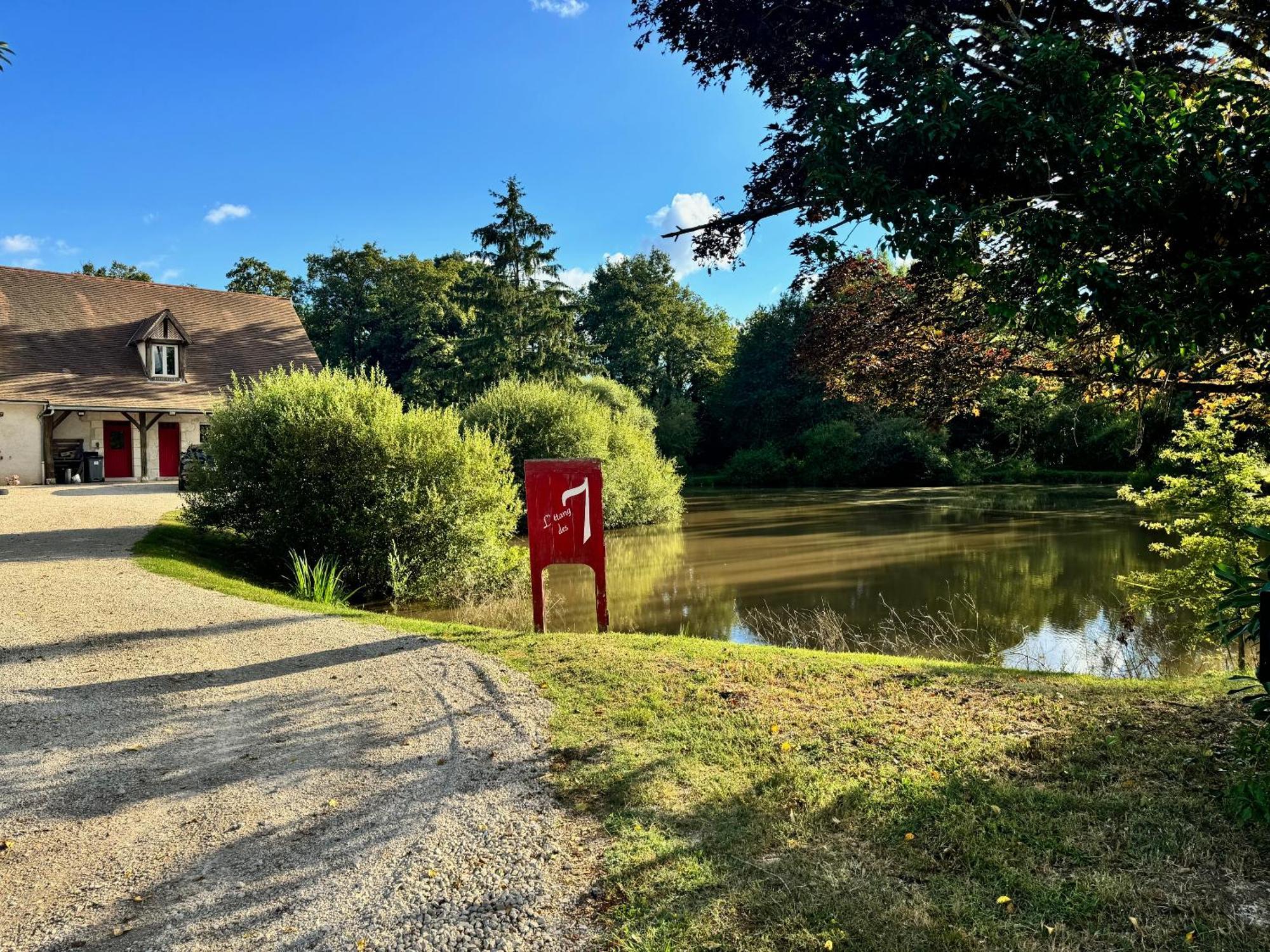 L'Etang Des 7 Hotel Le Controis-en-Sologne Exterior foto